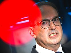 "Linksextreme und Migranten": Dobrindt meint zu wissen, wer für Gewalt in Frankreich verantwortlich ist